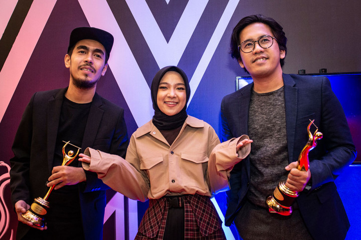 Sabyan Gambus berhasil meraih penghargaan AMI 2019 untuk kategori karya produksi lagu berlirik spiritual Islami terbaik.