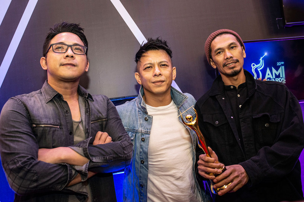 Noah berhasil meraih penghargaan AMI 2019 untuk kategori duo/grup pop terbaik.
