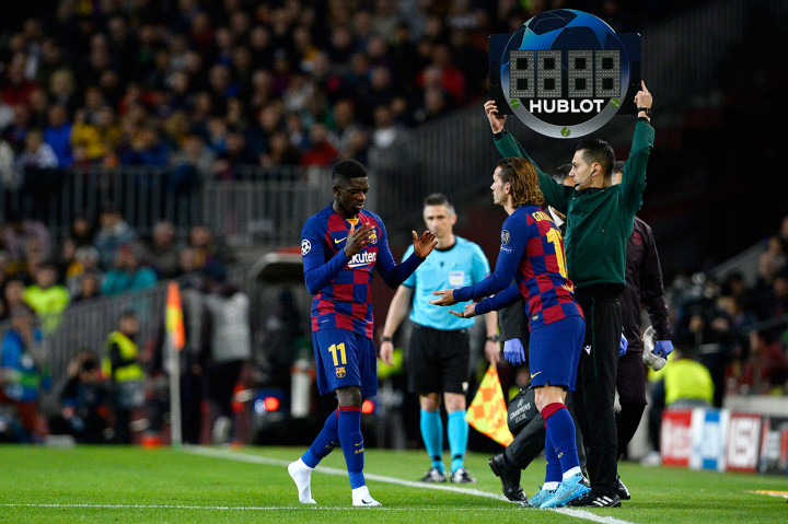 Namun Dembele harus ditarik keluar lapangan pada menit ke-26 dan digantikan Antoine Greizmann, karena mengalami cedera.