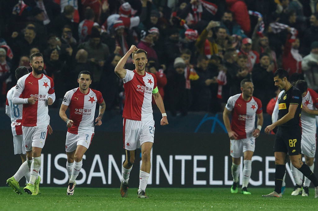 Tuan rumah berhasil menyamakan kedudukan pada menit ke-37 lewat eksekusi penalti Tomas Soucek. Hadiah penalti diberikan wasit setelah Peter Olayinka dilanggar Stefan De Vrij. Skor 1-1 bertahan hingga jeda.