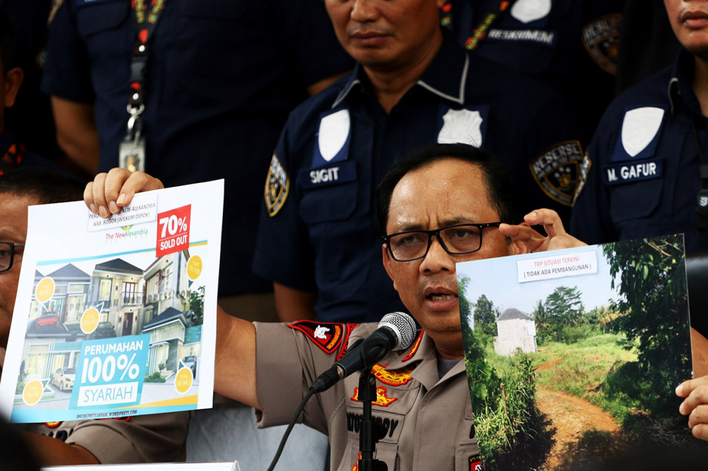 Kapolda Metro Jaya Irjen Pol Gatot Eddy Pramono memberikan keterangan pers saat rilis kasus mafia perumahan syariah di Polda Metro Jaya, Jakarta. 