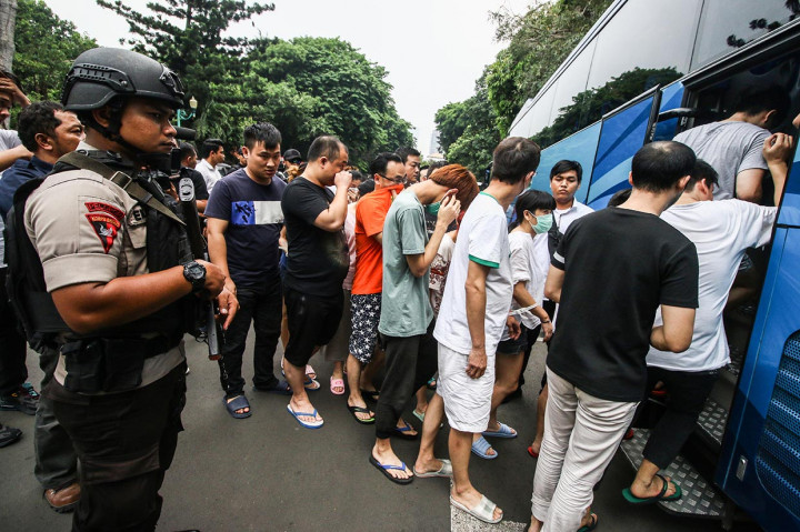Direktorat Reserse Kriminal Umum Polda Metro Jaya menyerahkan 80 Warga Negara Asing (WNA) asal Tiongkok ke Imigrasi.