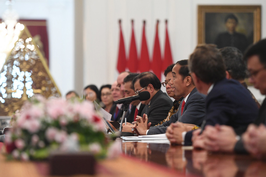 
Jokowi menceritakan bahwa produk kelapa sawit Indonesia terus menerima diskriminasi dari perusahaan-perusahaan eropa. Bahkan, data dan penjelasan mengenai kelapa sawit tidak mendapatkan perhatian dari Uni Eropa.