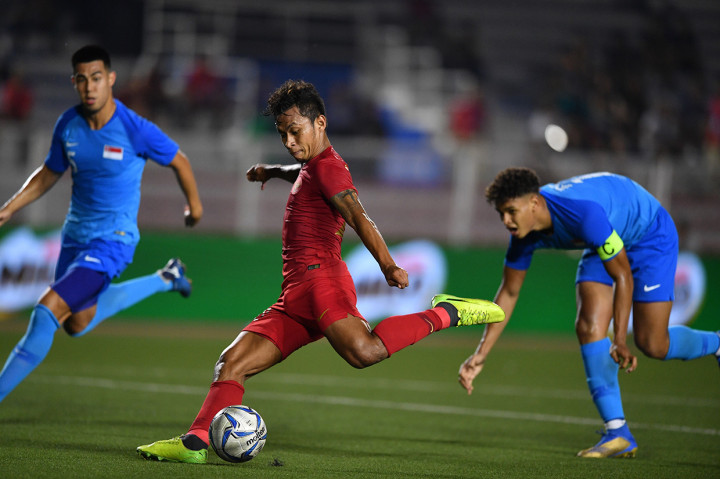 Gol pertama disarangkan oleh pemain pengganti, Osvaldo Haay, pada menit ke-64 lewat aksi individunya.