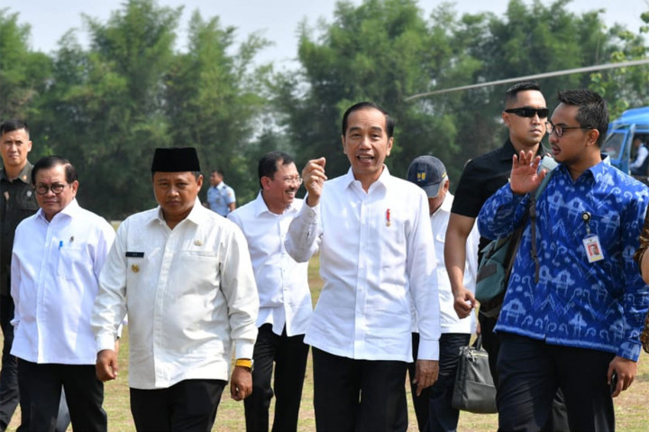 Selain itu turut serta pula Wakil Gubernur Jawa Barat Uu Ruzhanul Ulum, Kepala Sekretariat Presiden Heru Budi Hartono, Sekretaris Militer Presiden Mayjen TNI Suharyanto, Komandan Paspampres Mayjen TNI Maruli Simanjuntak.