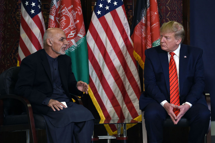 Disela-sela kunjungannya tersebut, Trump juga melakukan pertemuan empat mata dengan Presiden Afghanistan Ashraf Ghani.