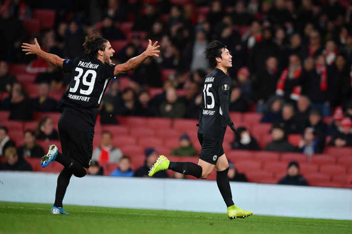 Kamada melakukan selebrasi usai membawa timnya berbalik unggul 2-1.