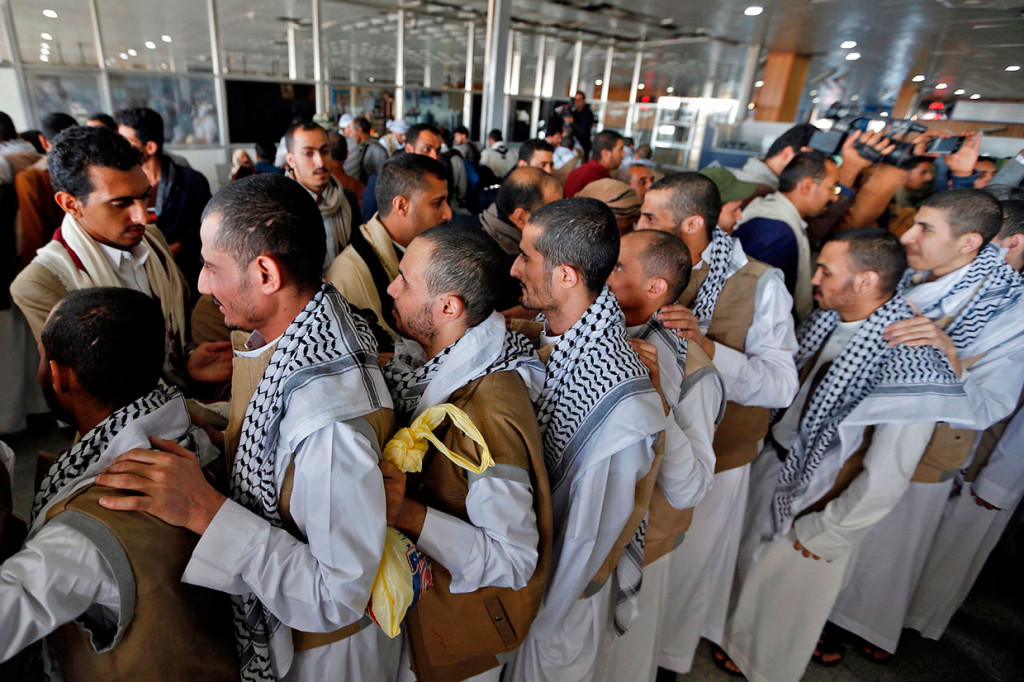 Sekitar 128 pemberontak Houthi yang ditahan di Arab Saudi diterbangkan ke Sanaa sebagai upaya untuk mengakhiri pertikaian lima tahun di negara tersebut.