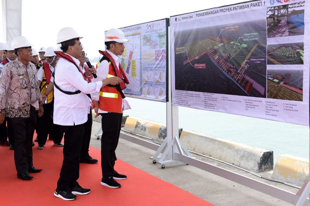 Untuk pembangunan akses menuju pelabuhan Patimban, Kepala Negara menuturkan, saat ini akses jalan non-tol sudah dikerjakan dan hampir selesai. Ia menargetkan jalan ini selesai antara bulan April-Juni tahun 2020. 