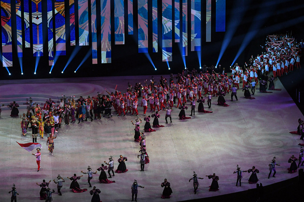 Kontingen Indonesia mendapatkan sambutan meriah dari para penonton yang hadir dalam pembukaan SEA Games 2019 di Philippine Arena, Bulacan. Antara Foto/Nyoman Budhiana