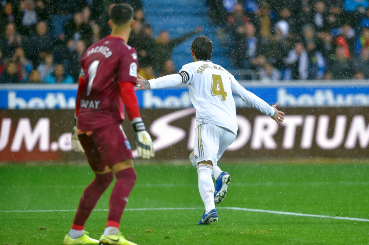 Melawan Alaves, Madrid membuka keunggulan pada menit 52 lewat Sergio Ramos.

