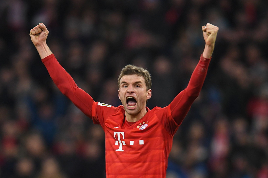 Muenchen akhirnya bisa membalas lewat gol dari Thomas Mueller pada menit ke-34.

