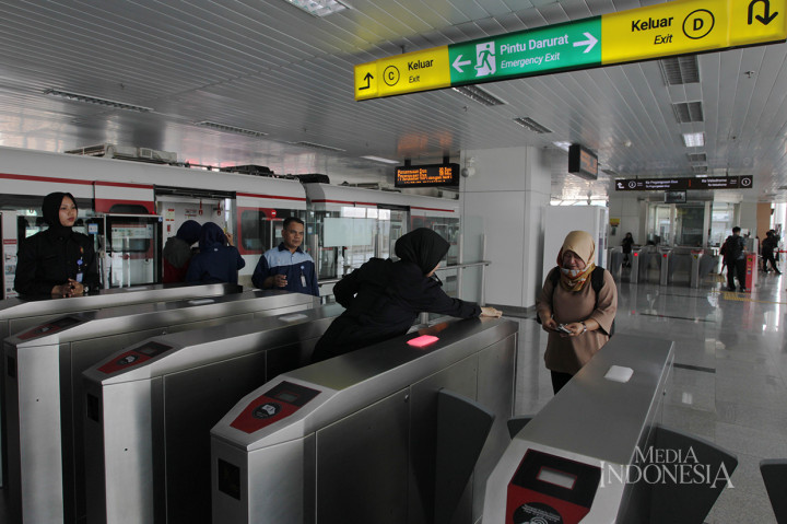 Terhitung mulai 1 Desember 2019 PT Lintas Raya Terpadu (LRT) Jakarta mulai menerapkan tarif berbayar Rp5 ribu satu kali jalan.
