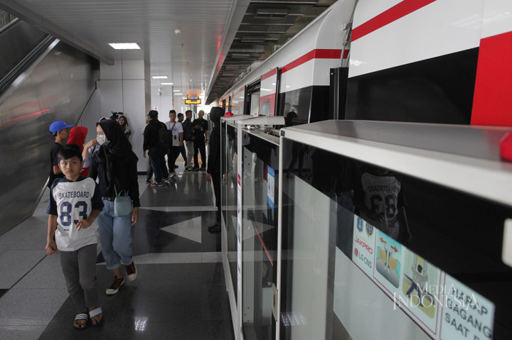 Rute LRT yang sudah beroperasi yakni dari Stasiun Velodrome ke Stasiun Pegangsaan 2.