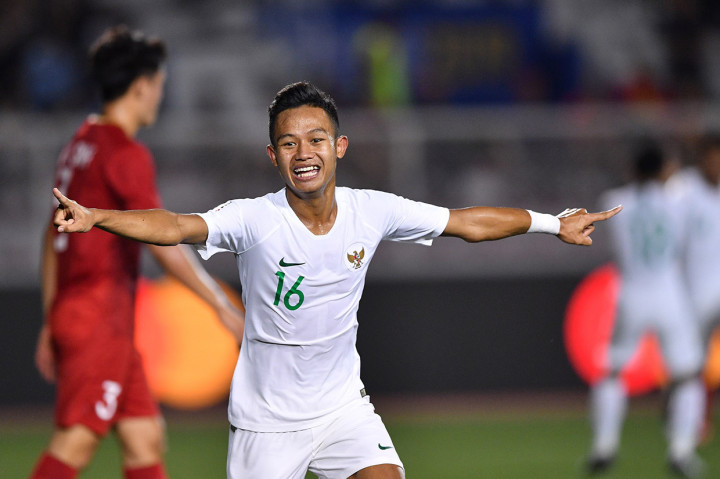Pemain Timnas U-22 Indonesia Sani Rizki Fauzi melakukan selebrasi seusai mencetak gol ke gawang Timnas Vietnam dalam pertandingan Grup B SEA Games 2019 di Stadion Rizal Memorial, Manila, Filipina