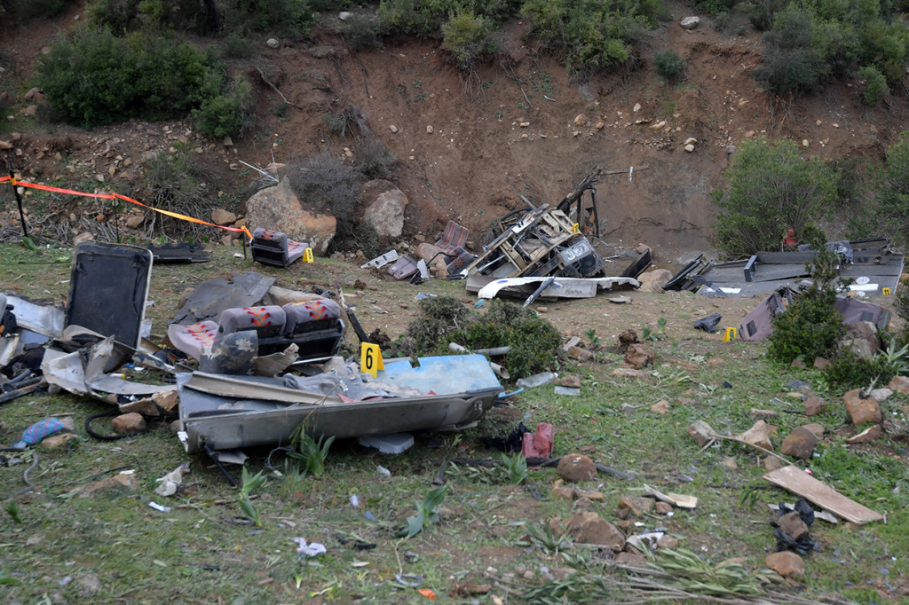 Kementerian Pariwisata Tunisia mengonfirmasi bahwa semua korban tewas adalah warga lokal, bukan turis asing. Juru bicara Kemendagri Tunisia Khaled Lahyoune mengatakan 21 korban luka telah dilarikan ke rumah sakit di Amdoun dan Beja.