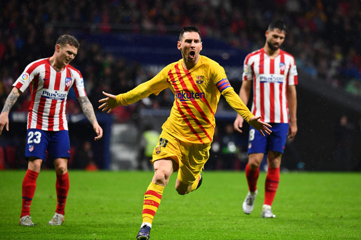Lionel Messi melakukan selebrasi usai mencetak gol ke gawang Atletico Madrid pada lanjutan La Liga. AFP Photo/Gabriel Bouys