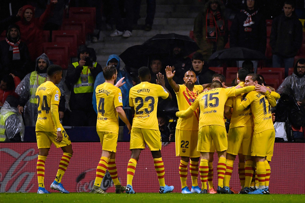 Hasil pertandingan ini memastikan anak asuh Ernesto Valverde tetap bertahan di puncak klasemen Liga Spanyol. Mereka mengoleksi poin 31, sama dengan Real Madrid di posisi dua. AFP Photo/Pierre-Philippe Marcou
