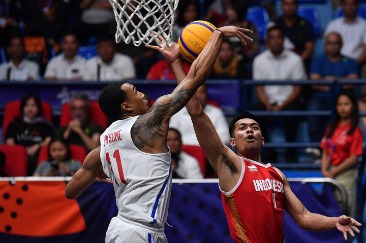 Timnas bola basket 3x3 Indonesia meraih medali perak setelah kalah 9-21 dari tuan rumah Filipina.