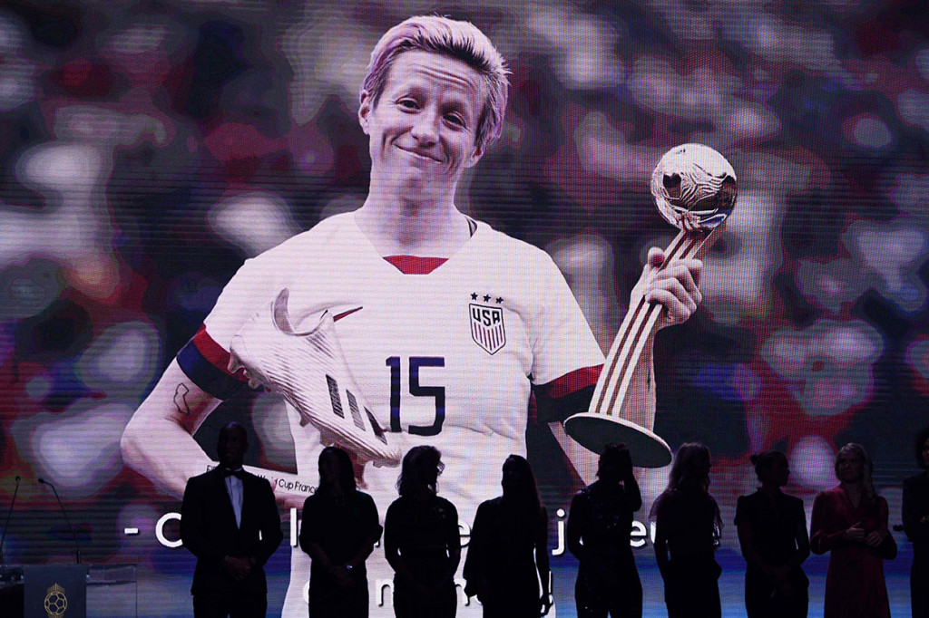 Sementara itu penghargaan untuk pesepakbola wanita diraih oleh pemain AS Megan Rapinoe. Sayangnya Rapinoe tidak dapat penghadiri seremoni tersebut.