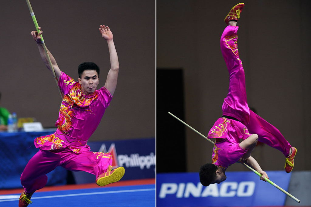 Atlet wushu Indonesia Edgar Xavier Marvelo beraksi pada nomor Wushu Gunshu Putra SEA Games ke-30 di gedung World Trade Center Manila, Filipina.