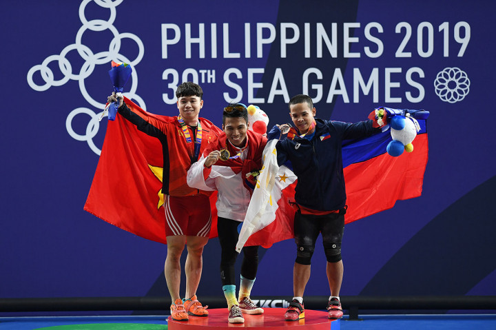 Deni berhasil meraih medali emas setelah mencatatkan angka terbaik dengan raihan total skor 315 kg, 'snatch' 143 kg serta 'clean and jerk' 172 kg.    
Medali perak diraih lifter Vietnam, Din Xuan Hoang yang hanya meriah total angka 308 kg, sementara perunggu milik lifter tuan rumah Filipina, Colonia Nestor dengan raihan total 287.