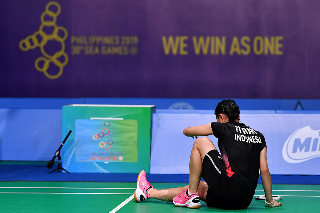 Pada partai ketiga, Fitriani kembali membuat Indonesia tertinggal. Fitri menyerah mudah dengan skor 8-21 dan 10-21 dalam waktu 23 menit dari Busanan Ongbamrungphan.