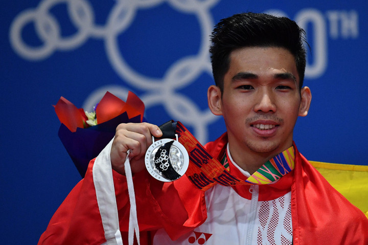 Sementara itu, dua medali perak bagi Indonesia disumbangkan oleh Harris Horatius dari nomor Nandao/Nangun dan Nanquan. 