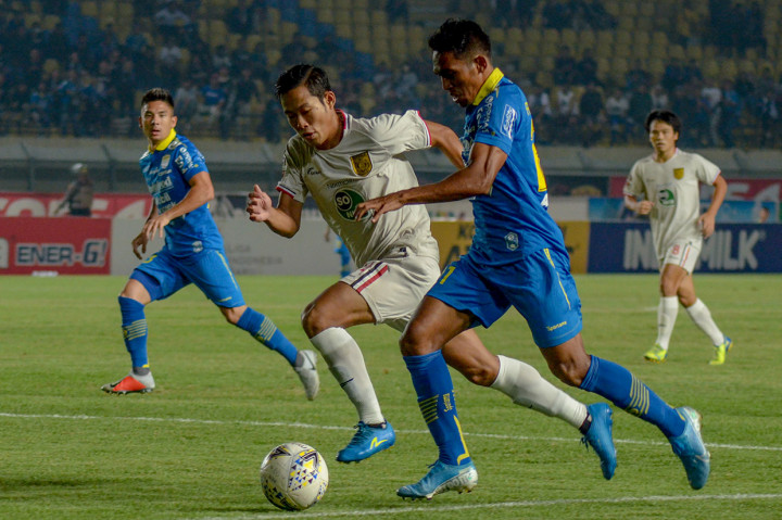 Bagi Persela kemenangan itu amat membantu untuk menjauh dari zona degradasi. Antara Foto/Raisan Al Farisi
