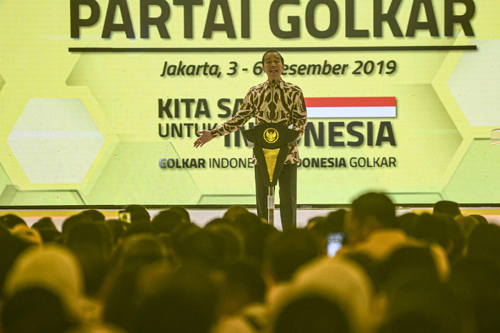 Presiden Jokowi sudah mengetahui kabar soal mundurnya Bambang Soesatyo dari bursa calon ketua umum partai berlambang beringin itu. Dia menilai hal itulah yang membuat Munas Partai Golkar menjadi sejuk.