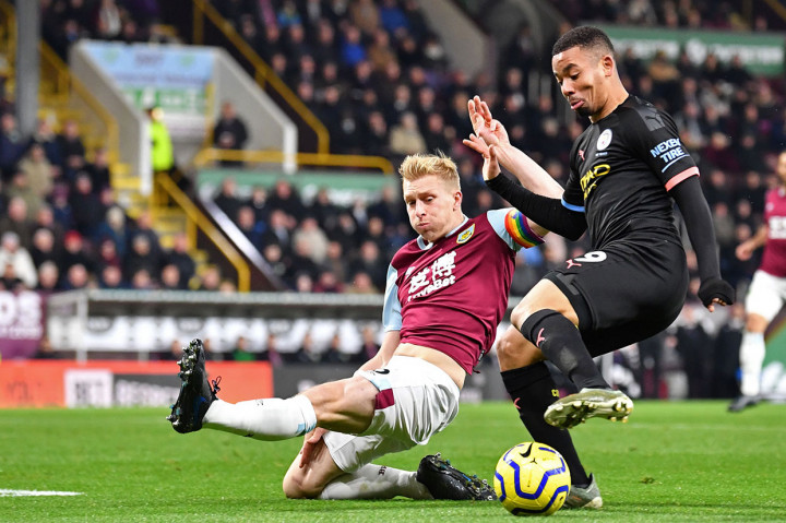 Bertanding di kandang lawan, Turf Moor, Burnley, Manchester City menguasai jalannya pertandingan sejak awal laga. Beberapa peluang tercipta namun belum berbuah gol. 