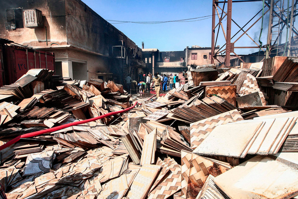 Kedutaan India di Khartoum mengatakan bahwa pabrik tersebut mempekerjakan lebih dari 50 warga negara India. Warga negaranya termasuk di antara korban, kata kedutaan di situs webnya, tanpa memberikan angka yang pasti. 