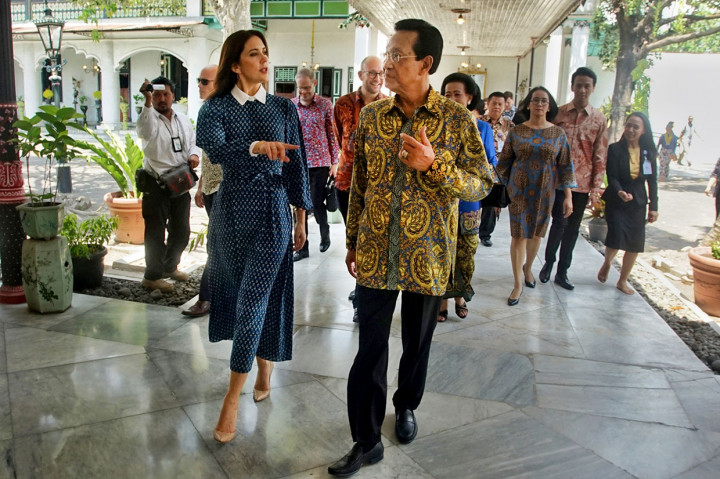 Dalam rangkaian kunjungan ke Indonesia, Mary Elizabeth Donaldson juga berkunjung ke Keraton Yogyakarta. Mary disambut langsung Raja Keraton Yogyakarta Sri Sultan HB-X bersama keluarga.