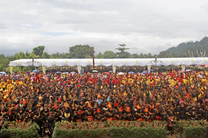 Sebanyak 2000 alat musik tradisional 