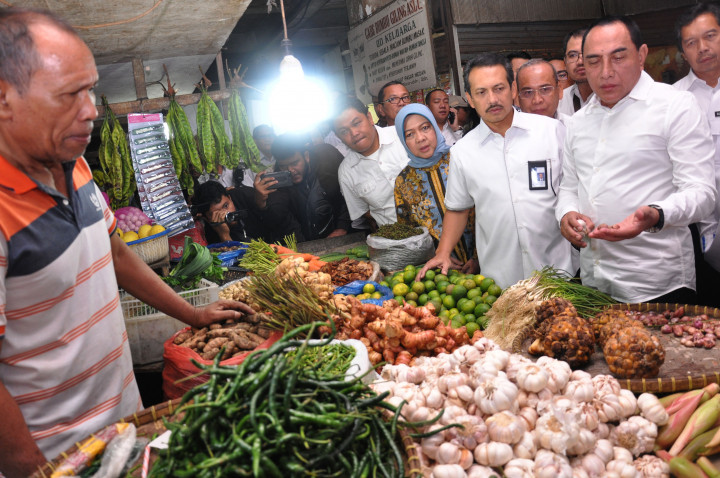 Sebelumnya, Edy Rahmayadi juga melakukan sidak harga kebutuhan pokok di Pusat Pasar Medan, Sumatera Utara.