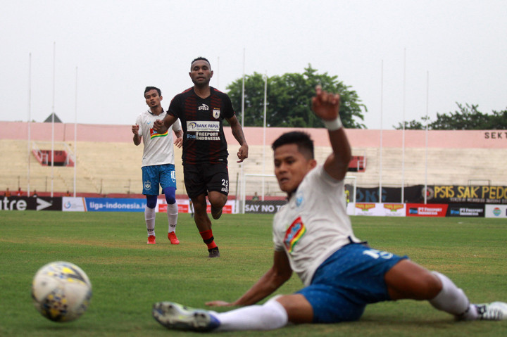 Sementara itu, Persipura Jayapura menaklukkan PSIS Semarang dengan skor 2-0 di Stadion Gelora Delta Sidoarjo, Jawa Timur. Antara Foto/Umarul Faruq