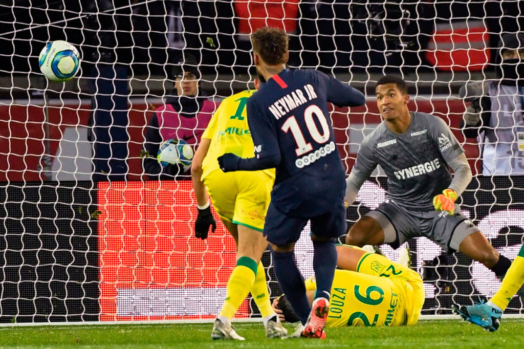 Pada menit ke-41 Neymar berhasil menjebol gawang Nantes. Namun gol tersebut dianulir wasit setelah meninjau VAR, karena Julian Draxler telah melakukan pelanggaran terlebih dahulu terhadap Imran Louza. Skor 0-0 bertahan hingga jeda.