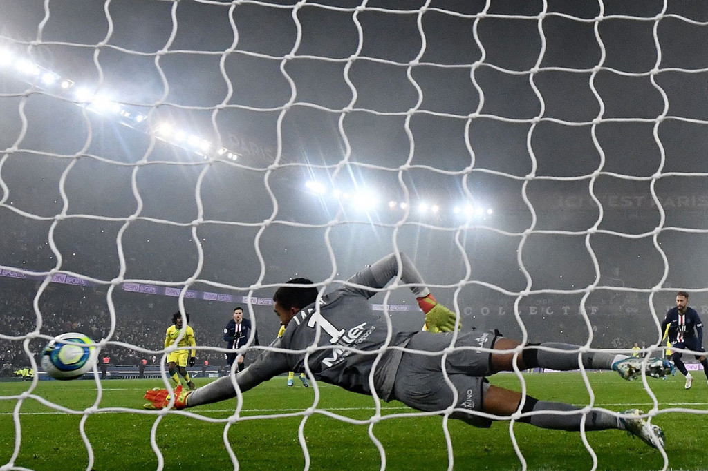 Pada menit ke-82 PSG mendapat hadiah penalti setelah Alban Lafont melakukan pelanggaran terhadap Angel Di Maria. Neymar sukses menjalankan tugasnya sebagai algojo untuk membawa PSG unggul 2-0.