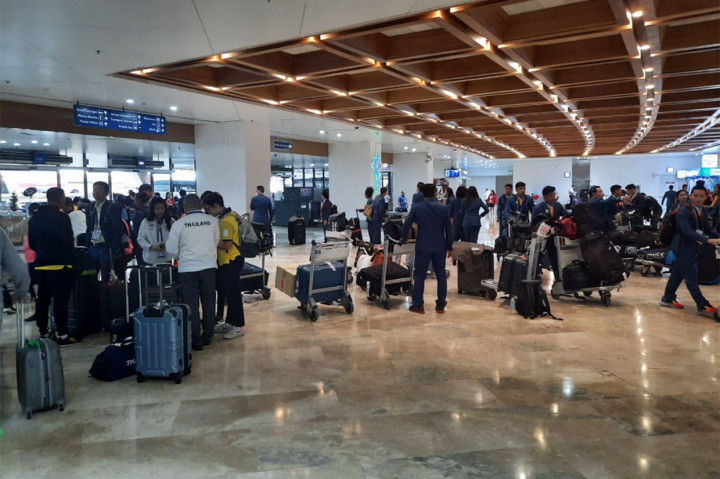 Suasana di Terminal 1 Bandara Internasional Ninoy Aquino Manila kembali berjalan normal, Kamis, 5 Desember 2019. Bandara utama di Manila tersebut sempat ditutup selama 12 jam pascaterjangan badai Kammuri.