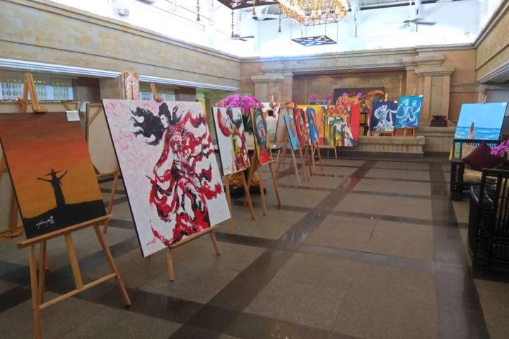 Pameran Celebration of Life yang mengesankan, akan menampilkan sekitar tiga puluh karya seni yang luar biasa yang ditampilkan dengan indah yang akan dipajang di sekitar area resor yang luas ini.
