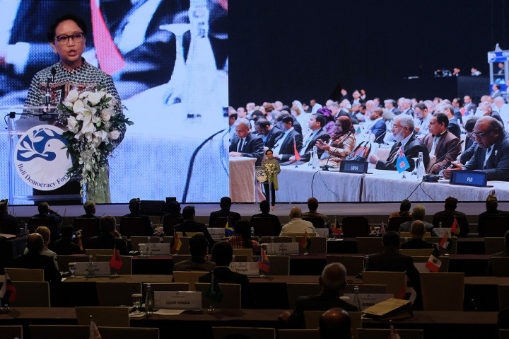 Menteri Luar Negeri Retno Marsudi menyampaikan sambutan saat pembukaan Bali Democracy Forum (BDF) ke-12 di Nusa Dua, Badung, Bali.