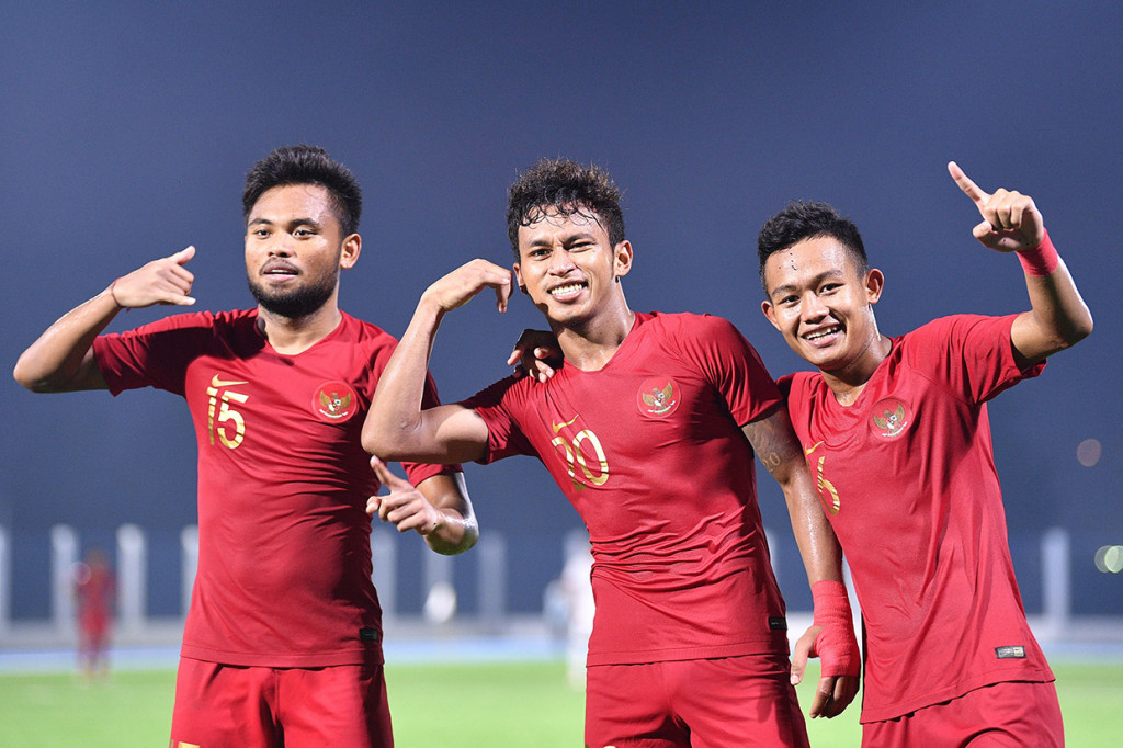 Pemain Timnas Indonesia Indonesia Osvaldo Haay (tengah) bersama Sani Rizki (kanan) dan Saddil Ramdani melakukan selebrasi usai mencetak gol ke gawang Timnas Laos dalam pertandingan Grup B SEA Games 2019 di Stadion City of Imus Grandstand, Filipina.