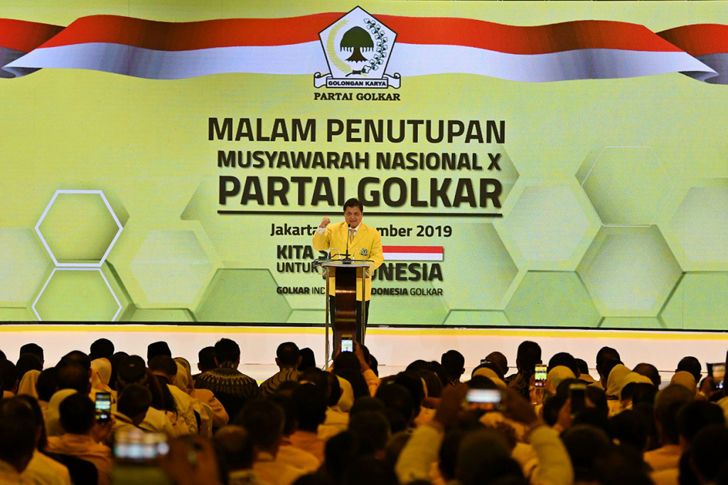 Munas Partai Golkar 2019 ini memutuskan Airlangga Hartarto kembali terpilih secara aklamasi sebagai ketua umum untuk periode 2019-2024.