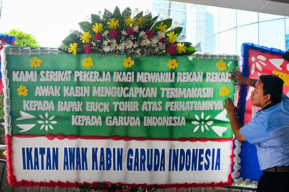  Karangan  Bunga  Dukung Pencopotan Dirut Garuda  Banjiri 