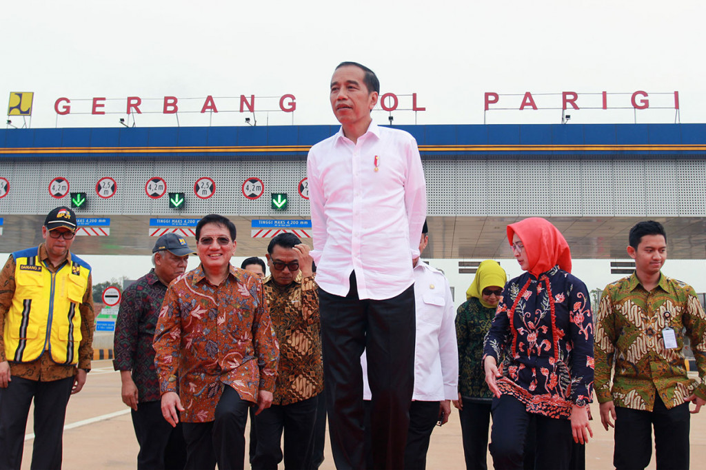 Jokowi juga menyatakan bahwa tol tersebut penting untuk distribusi barang dan logistik. 