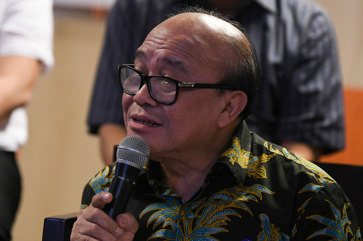 Komisaris Utama Garuda Indonesia Sahala Lumban Gaol memberikan keterangan pers di Kementerian BUMN Jakarta, Sabtu, 7 Desember 2019.