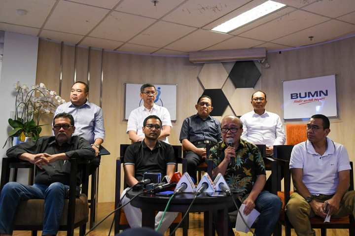 Namun Sahal enggan membeberkan siapa saja direksi Garuda Indonesia yang dinonaktifkan sementara tersebut.