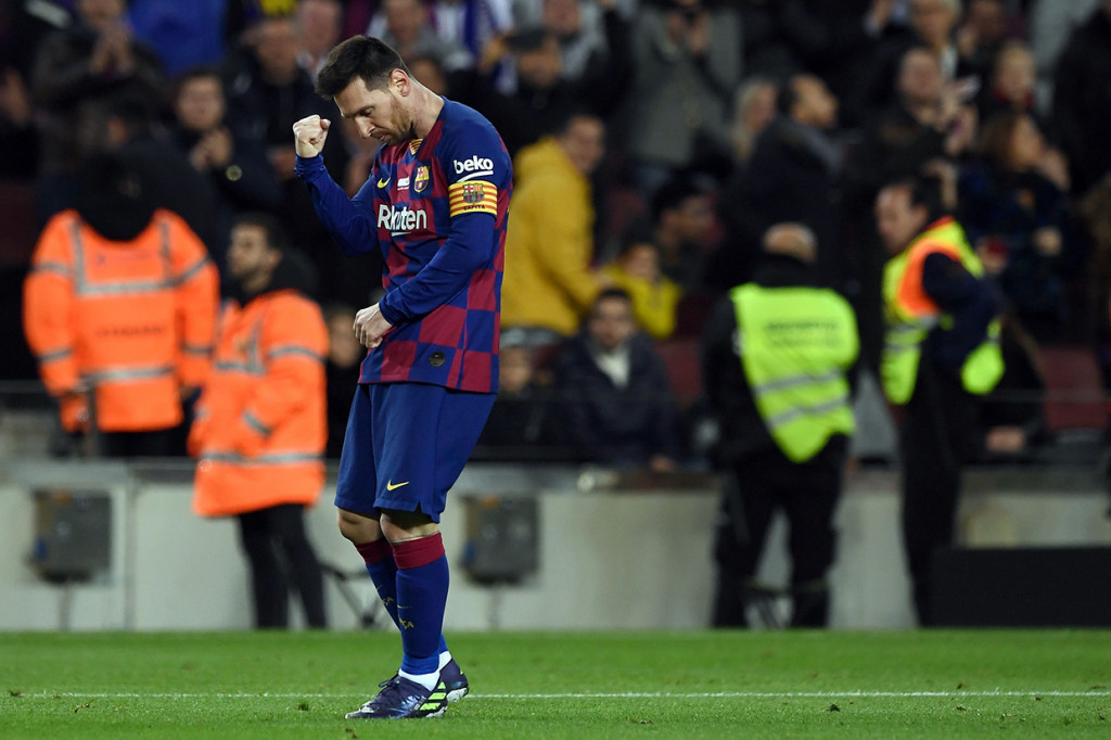 Di babak pertama, Barcelona sudah unggul empat gol lewat torehan dua gol Lionel Messi, serta satu gol dari Antoine Griezmann dan Luis Suarez. 