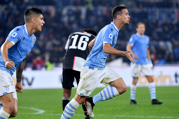 Namun, Lazio mampu bangkit dan membalikkan kedudukan lewat tiga gol, masing-masing Luiz Felipe (45+1'), Sergej Milinkovic-Savic (74'), dan Felipe Caicedo (90+5'). AFP Photo/Alberto Pizzoli