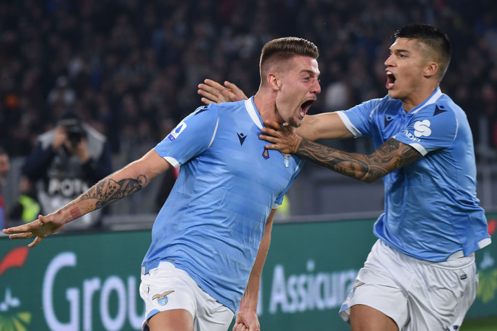 Sergej Milinkovic-Savic melakukan selebrasi usai mencetak gol ke gawang Juventus. AFP Photo/Filippo Monteforte